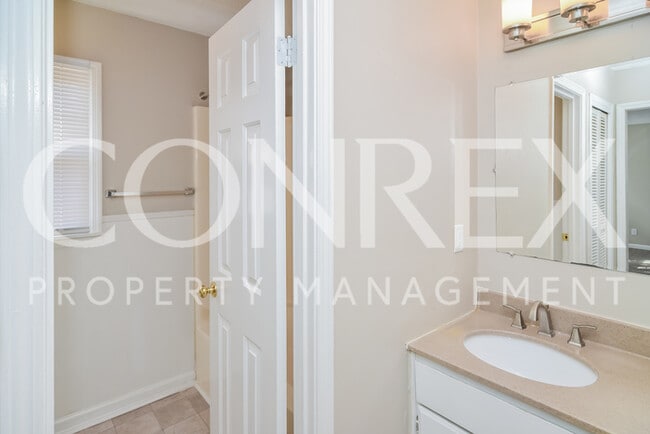 Building Photo - Beautiful Home in Point Mallard Estates