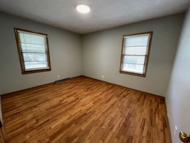 Building Photo - GREAT LOCATION!! Close to Mercy Hospital!