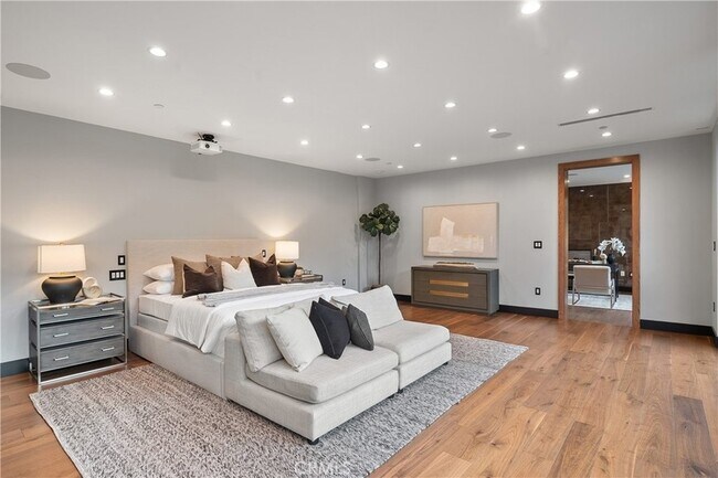 Building Photo - 5535 Shirley Ave