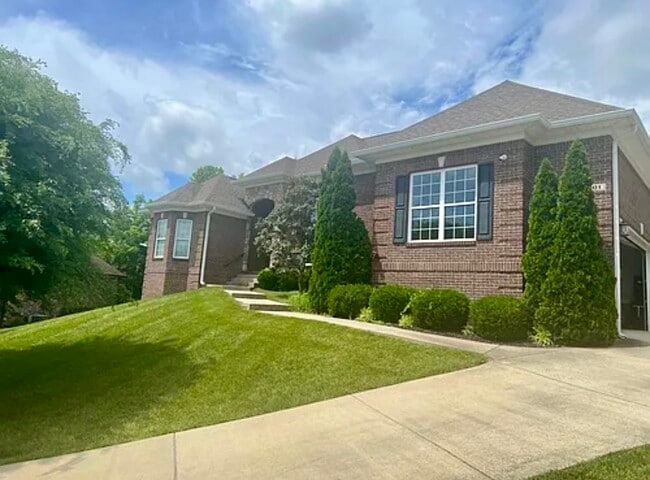 Primary Photo - 901 Glendower Ct