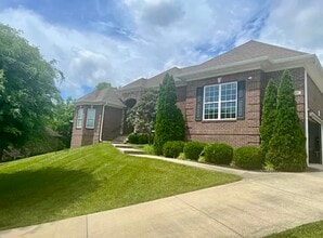 Building Photo - 901 Glendower Ct