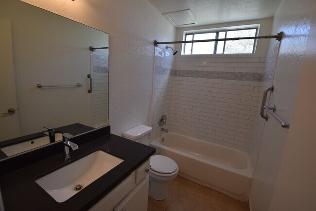 Building Photo - 24411 Newhall Ave