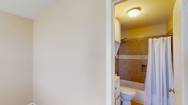 Building Photo - Casablanca Condo #124