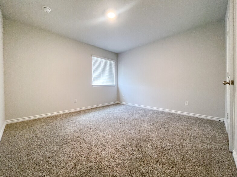 Building Photo - 5700 Foggy Lagoon Dr