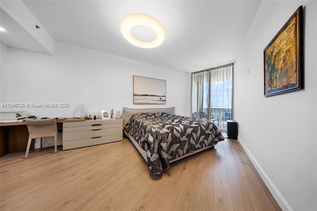 Building Photo - 16001 Collins Ave