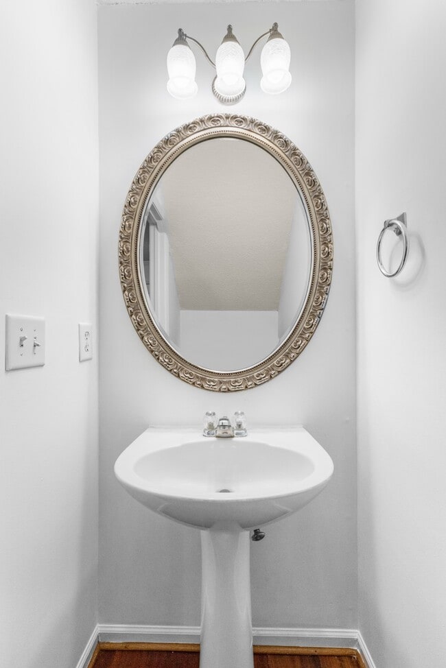 Building Photo - 129 Kellerhis Dr