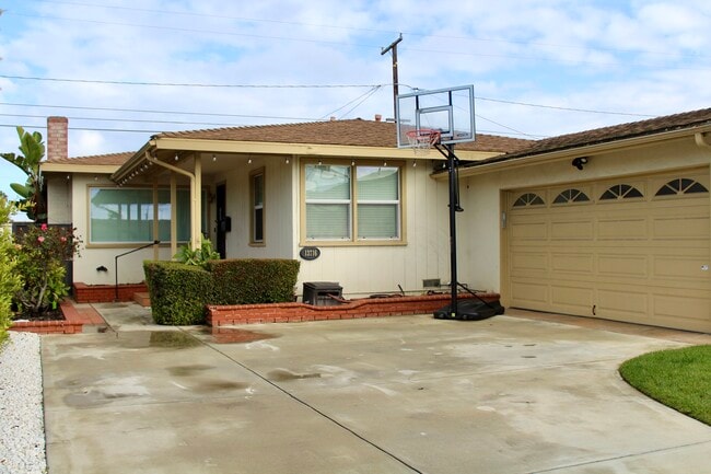 Building Photo - 13716 Purche Ave