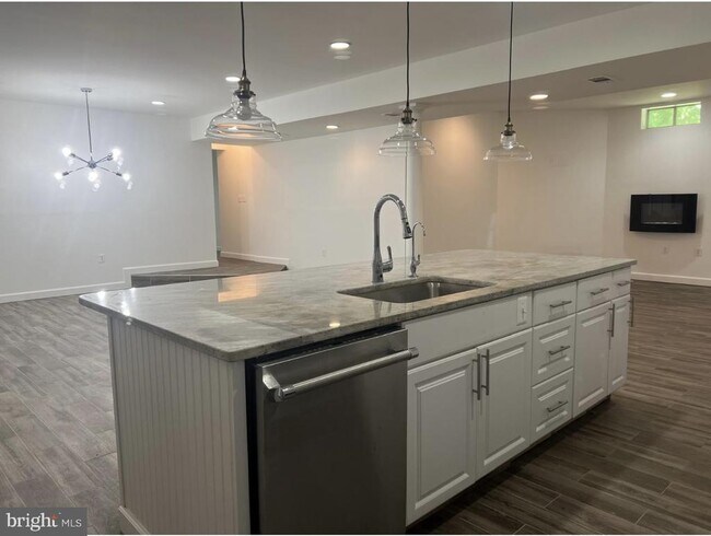 Building Photo - 1800 Eagles Ridge Ct\