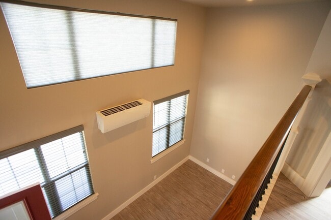 Building Photo - Downtown Tiny House