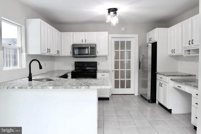 Building Photo - 149 S Main St