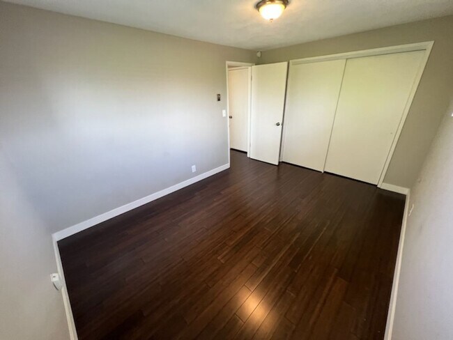 Building Photo - 1314 Red Apple Rd