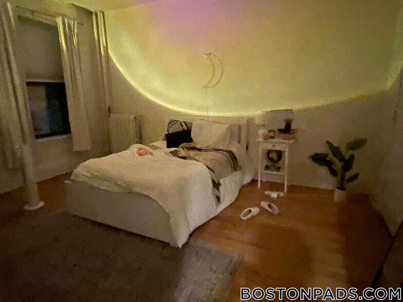 Building Photo - 12 Glenville Ave