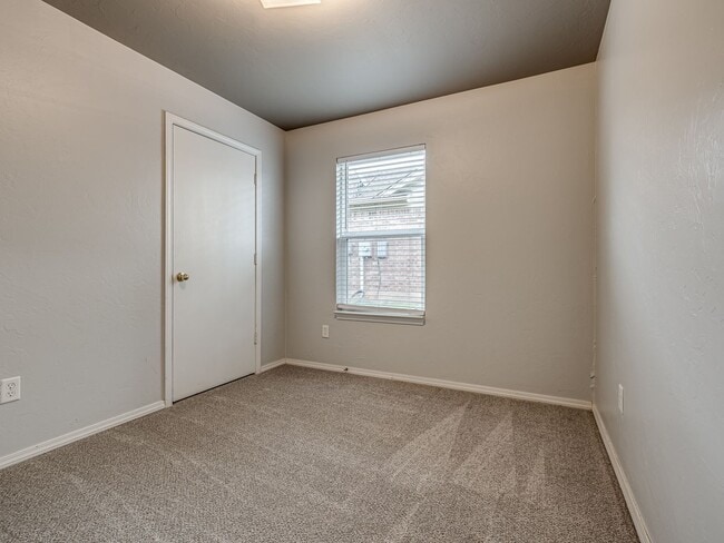 Building Photo - Charming Home in Edmond + Edmond Schools