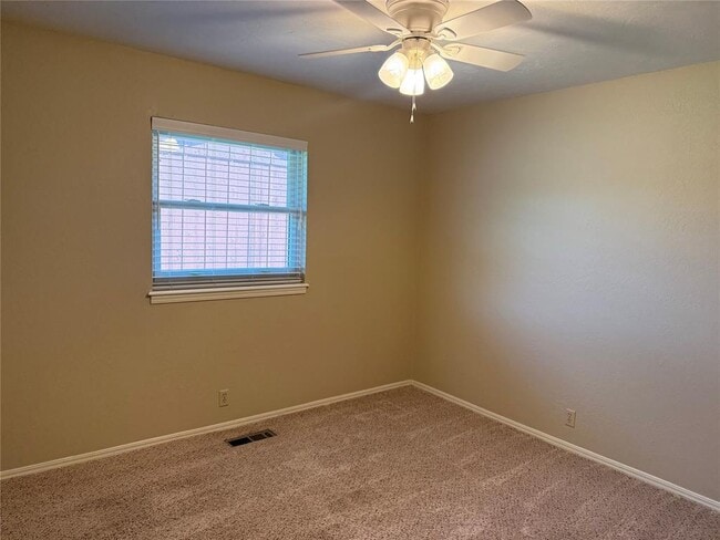 Building Photo - 1018 Claremont Dr