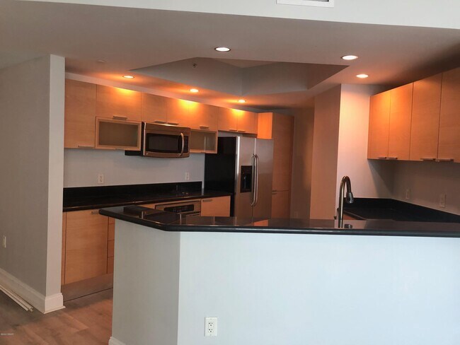 Building Photo - 231 Riverside Dr