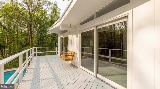 Building Photo - 10903 Beach Mill Rd