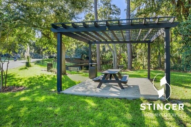 Building Photo - 16 Brindlewood Dr