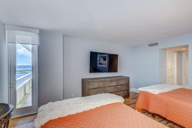 Building Photo - 5510 N Ocean Dr