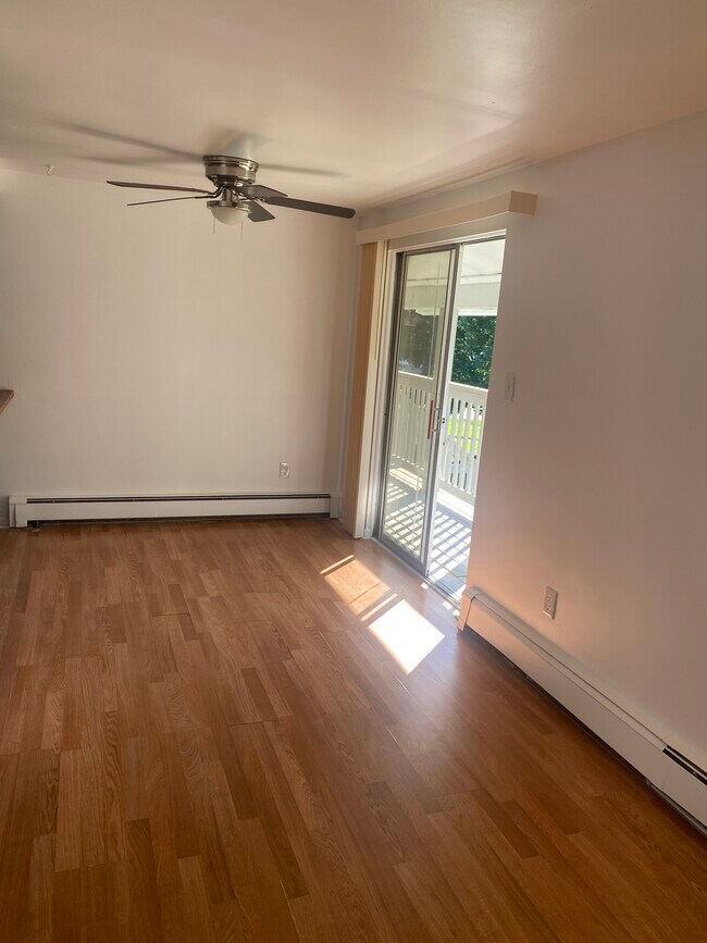 Building Photo - 1630 N Pontiac Trl