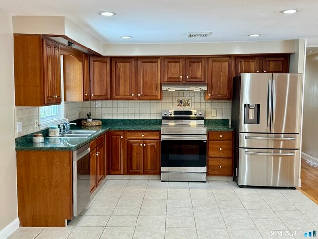 Building Photo - 10 Longview Ln