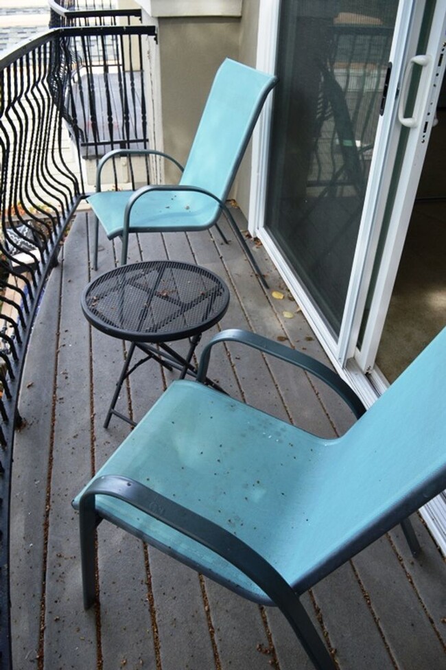 Building Photo - Updated Two Bedroom Condo with Views of th...