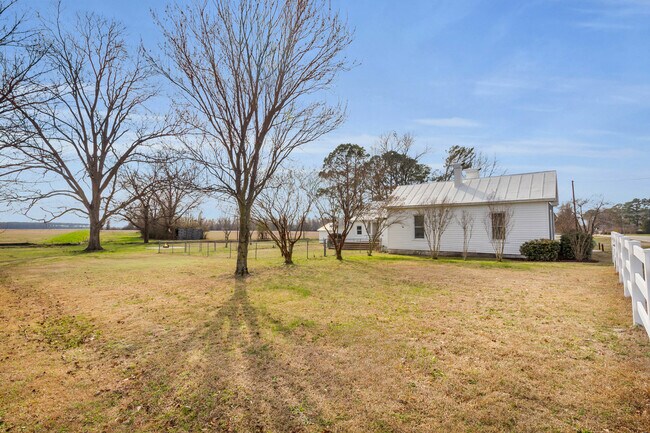 Building Photo - 801 NC-33