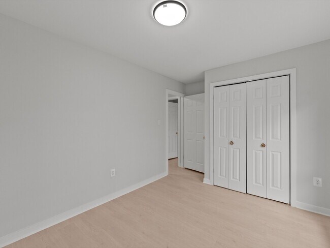 Building Photo - "Spacious 5-Bed Haven on Cedarest Rd – Where Comfort Meets Convenience in Fairfax!"