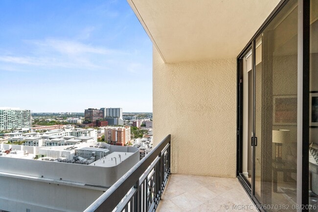 Building Photo - 701 S Olive Ave