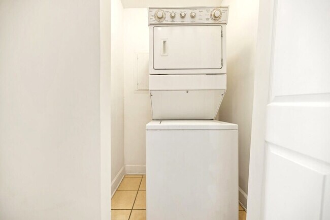 Building Photo - 10625 Front Beach Rd