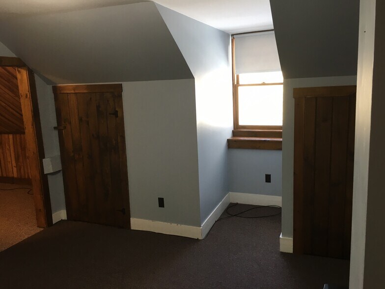 Building Photo - 6089 Memorial Dr