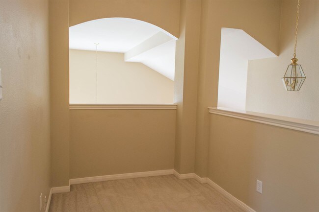 Building Photo - 340 Meadow Park