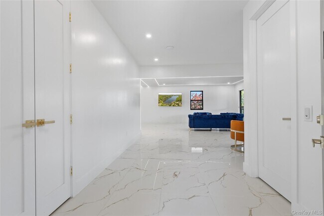 Building Photo - 548 Lakes Rd