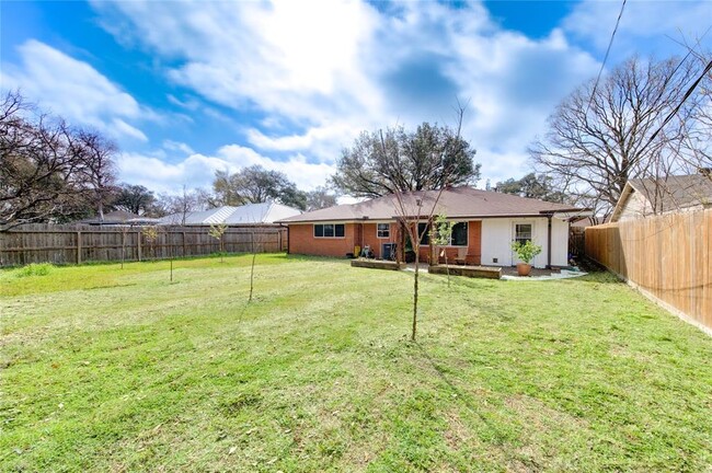 Building Photo - 6026 Clarewood Dr