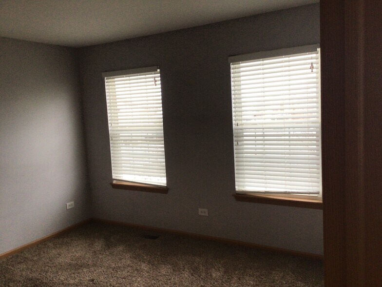 Building Photo - 39234 N Ogden Ln