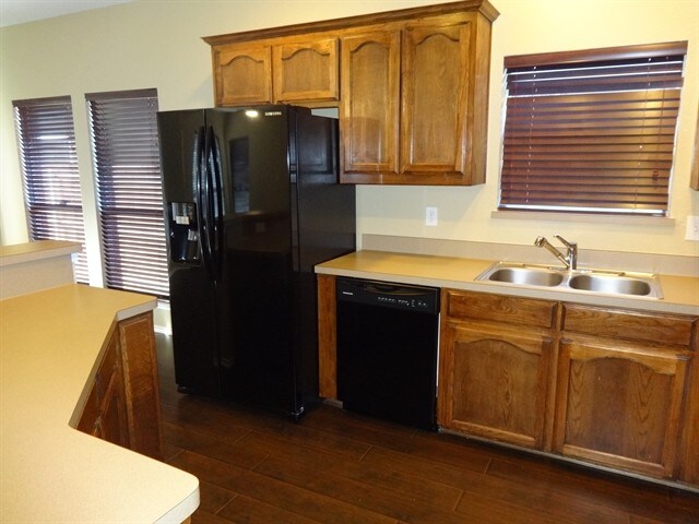 Building Photo - 6001 Melanie Dr