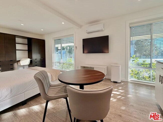 Building Photo - 5805 W 8th St