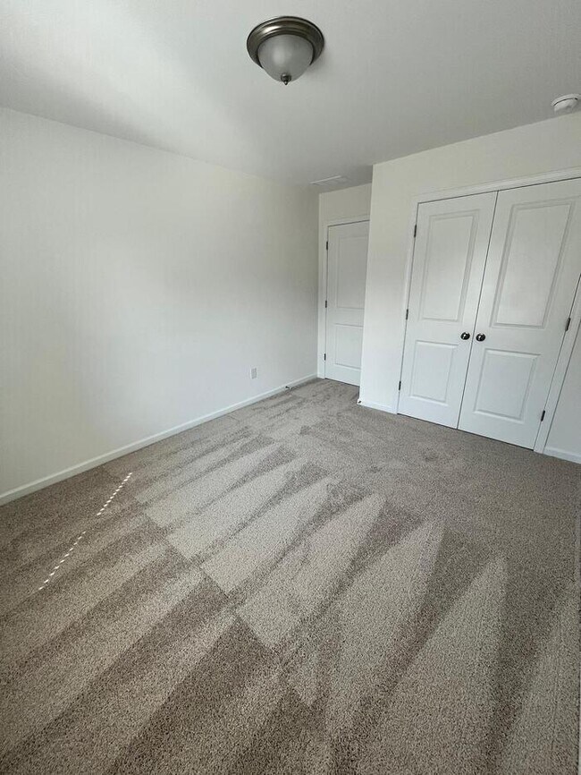Building Photo - 2690 Yeager Dr NW