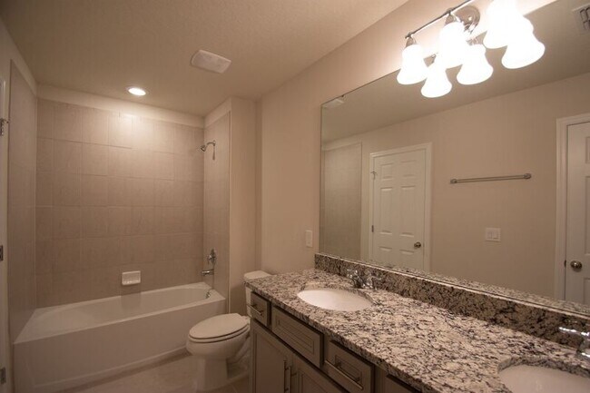 Building Photo - 3936 Plainview Dr