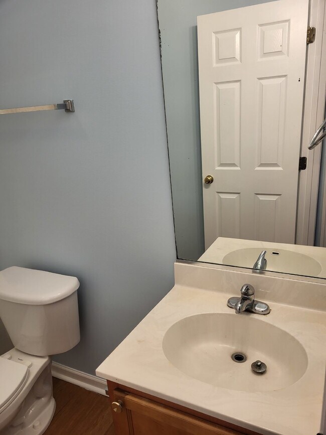 Building Photo - "Charming 2-Bedroom Townhouse on Skillmast...