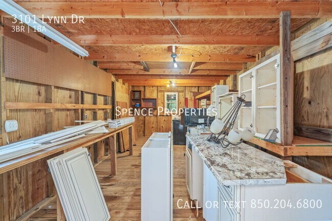 Building Photo - 3101 Lynn Dr