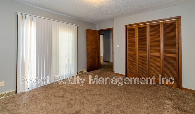 Building Photo - 9104 Woodpark Ln NW