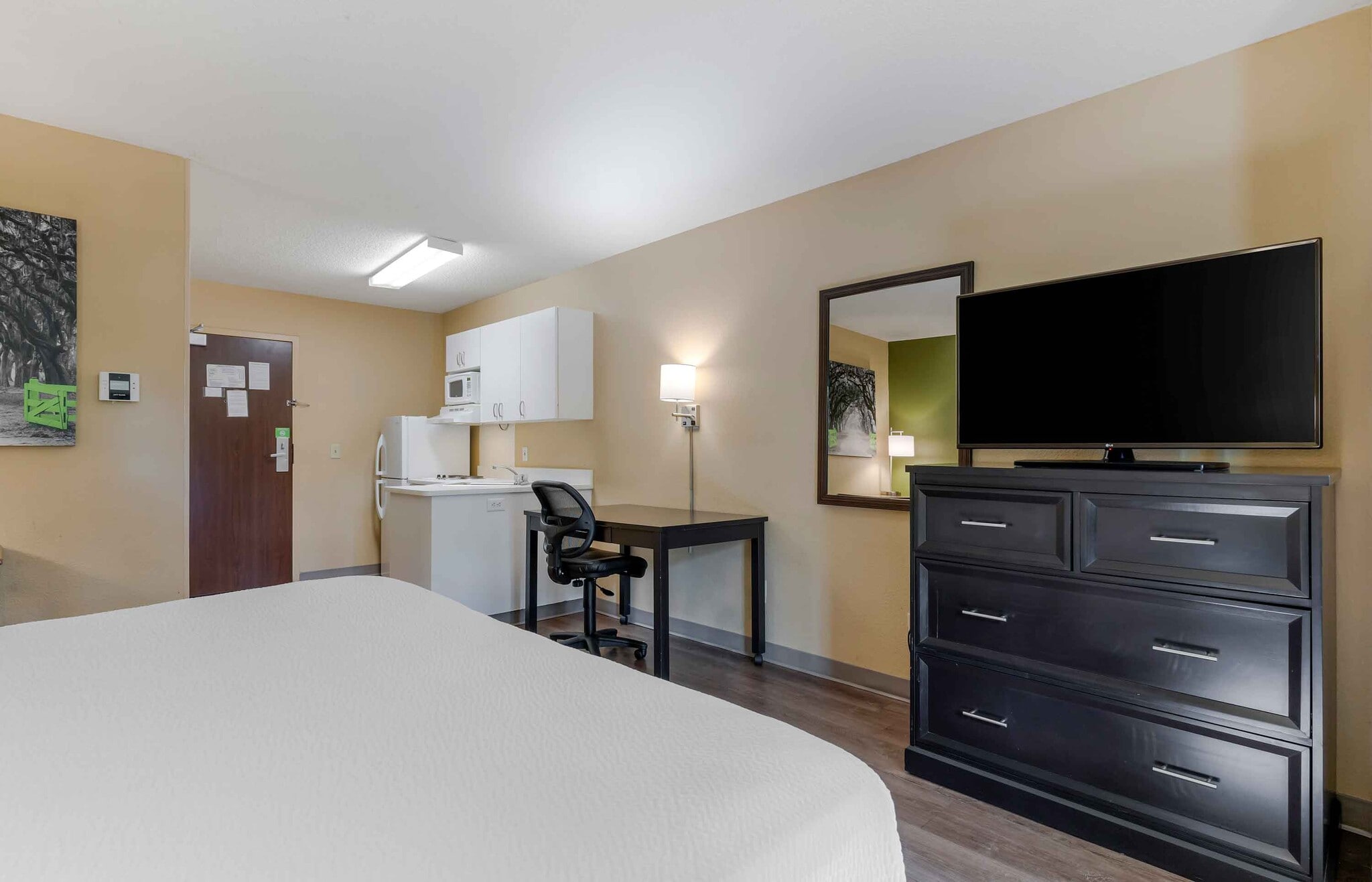 Building Photo - Furnished Studio-Kansas City - Overland Park - Metcalf Ave