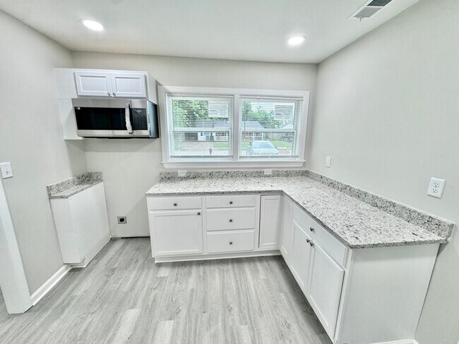 Building Photo - 4062 Alpine Ave
