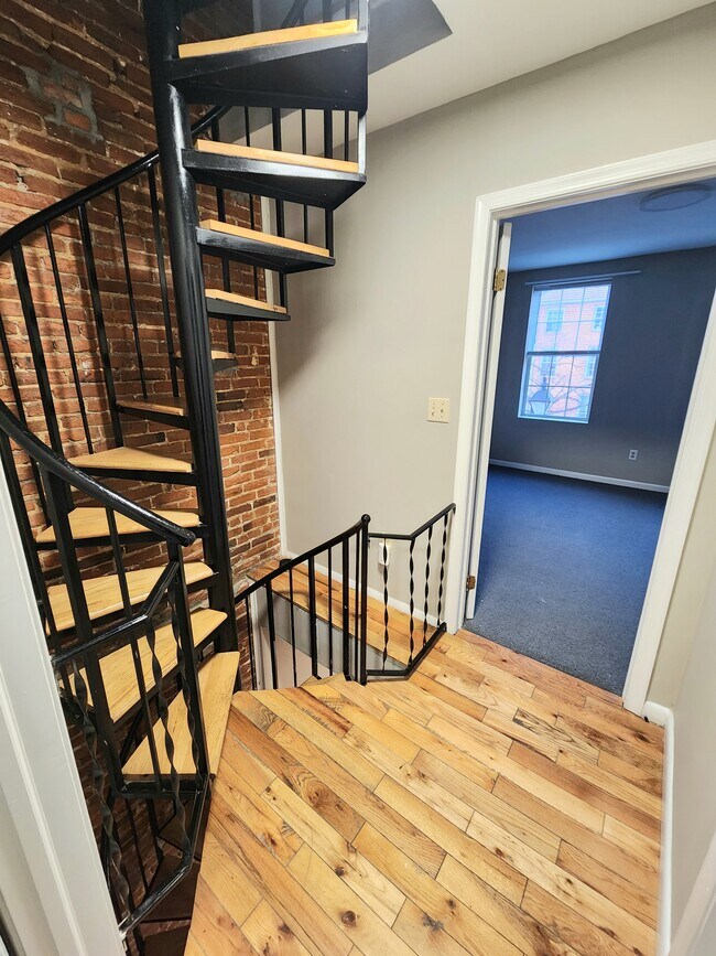 Building Photo - 661 Portland St