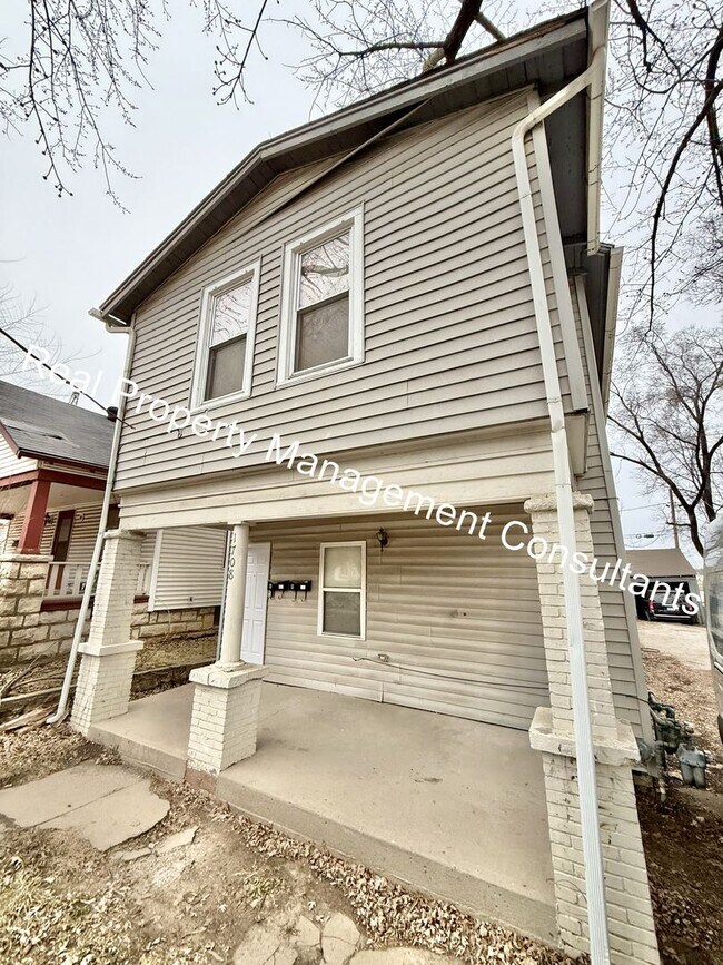 Building Photo - Updated 2-Bedroom Duplex in Kansas City, KS