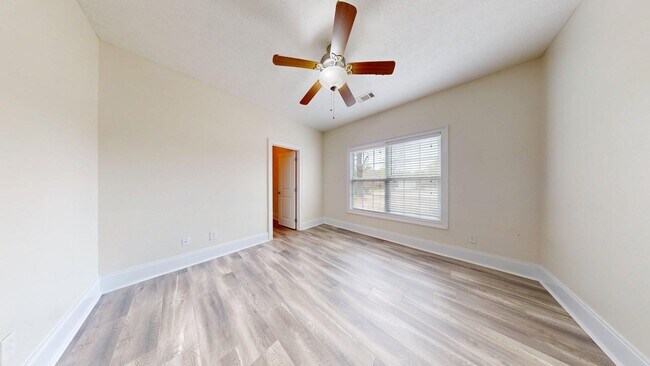 Building Photo - Cloverbrook in Auburn -