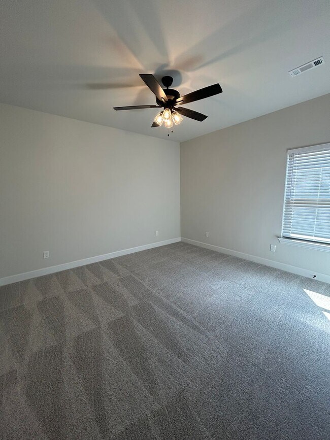 Building Photo - Beautiful Modern Home in Pea Ridge!