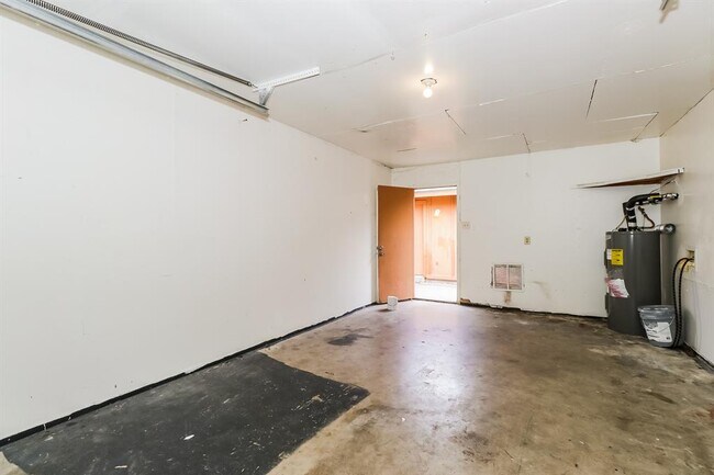 Building Photo - 323 W William Cannon Dr