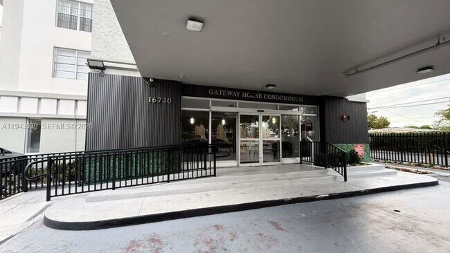 Building Photo - 16740 NE 9th Ave