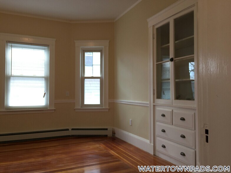 Building Photo - 126 Winsor Ave